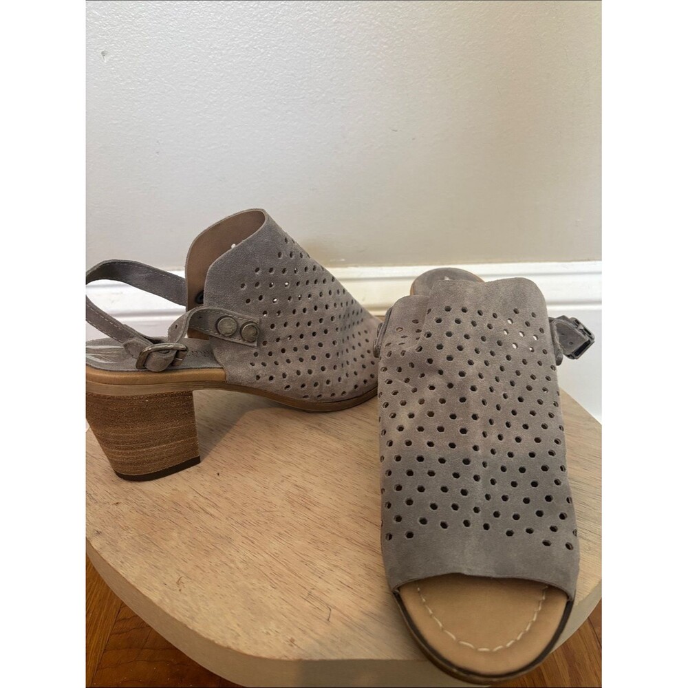 Sophia Milano Perforated Sandals Block Heel Size 8.5 Nubuck Leather